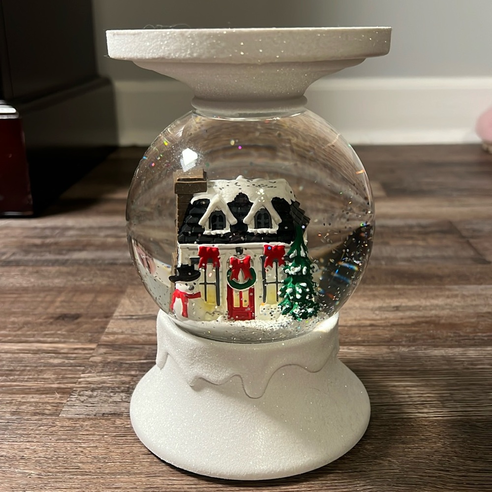 NWT Bath & Body Works Snow Globe Candle Holder